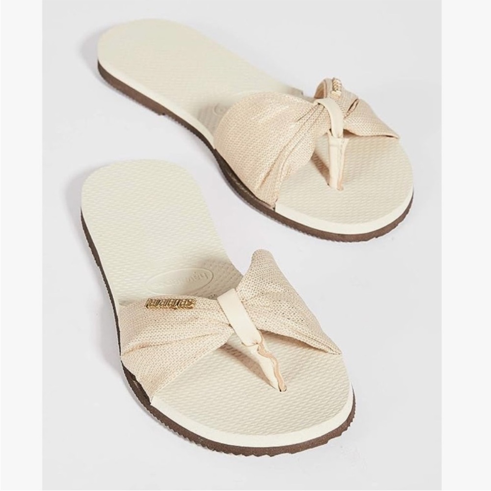 Havaianas Beige Bow Thong Sandals